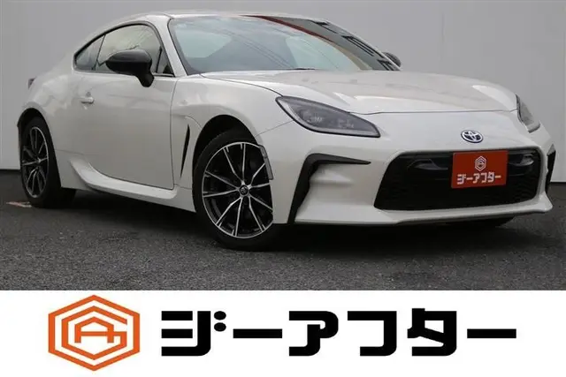 2025 Toyota GR86 2.4 RC White Coupe for sale, Japanese used car export | GULJI TRADERS