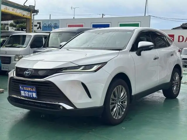 2024 Toyota Harrier Hybrid 2.5 Hybrid Z Leather Package with Navigation Function and ETC2 - photo 1 2024 Toyota Harrier Hybrid 2.5 Hybrid Z Leather Package with Navigation Function and ETC2 Pearl SUV for sale, Japanese used car export - photo 1 of 36 | GULJI TRADERS