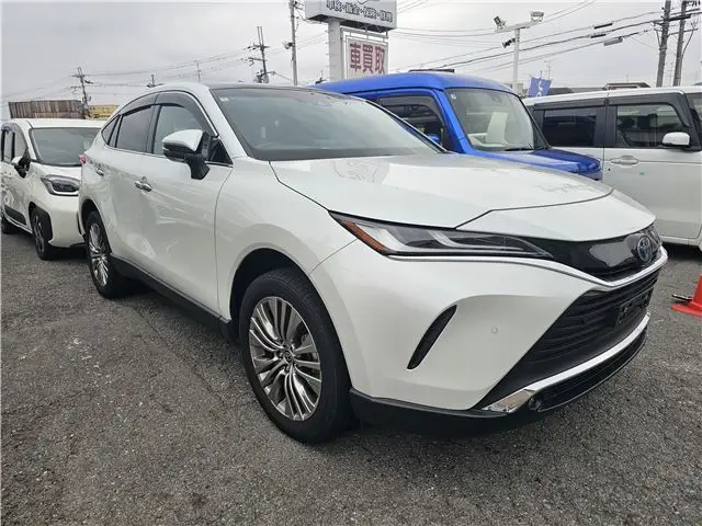 2024 Toyota Harrier Hybrid Z★Pure Navi TV★Leather SR★JBL★ - photo 1 2024 Toyota Harrier Hybrid Z★Pure Navi TV★Leather SR★JBL★ Pearl SUV for sale, Japanese used car export - photo 1 of 13 | GULJI TRADERS