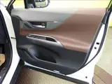 2025 Toyota Harrier Hybrid Z Leather Package / Modellista Aero Pearl SUV for sale, Japanese used car export - photo 23 of 50 | GULJI TRADERS