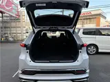 2025 Toyota Harrier Hybrid Z Leather Package Pearl SUV for sale, Japanese used car export - photo 12 of 39 | GULJI TRADERS