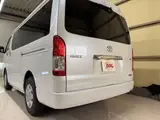 2026 Toyota Hiace 2.7 GL Long Medium Roof Pearl Van for sale, Japanese used car export - photo 8 of 20 | GULJI TRADERS