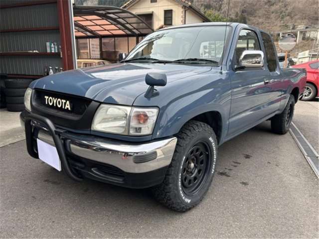 2003 Toyota Hilux Sport 2.0 Truck for sale, Japanese used car export - photo 1 of 20 | GULJI TRADERS
