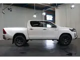 2022 Toyota Hilux Z Diesel Turbo 4WD White Truck for sale, Japanese used car export - photo 14 of 69 | GULJI TRADERS