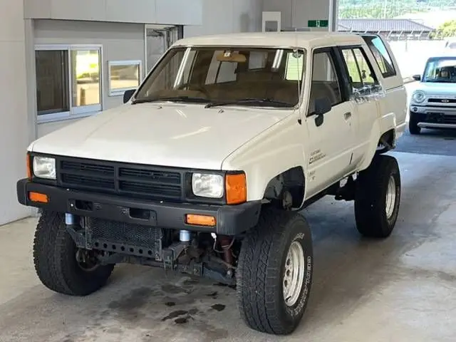 1988 Toyota Hilux Surf 4WD - photo 1 1988 Toyota Hilux Surf 4WD White Truck for sale, Japanese used car export - photo 1 of 5 | GULJI TRADERS