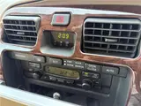 2000 Toyota Hilux Surf SSR-G 4WD Gold Truck for sale, Japanese used car export - photo 24 of 80 | GULJI TRADERS
