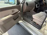 2000 Toyota Hilux Surf SSR-G 4WD Gold Truck for sale, Japanese used car export - photo 48 of 80 | GULJI TRADERS