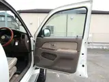2000 Toyota Hilux Surf SSR-X Premium Selection Pearl Truck for sale, Japanese used car export - photo 16 of 23 | GULJI TRADERS