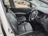 2012 Toyota Isis Platana V Selection White Interior Pearl Van for sale, Japanese used car export - photo 6 of 9 | GULJI TRADERS