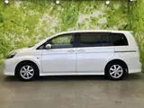 2013 Toyota Isis Platana V Selection Pearl Van for sale, Japanese used car export - photo 2 of 9 | GULJI TRADERS