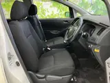 2013 Toyota Isis Platana V Selection Pearl Van for sale, Japanese used car export - photo 4 of 9 | GULJI TRADERS