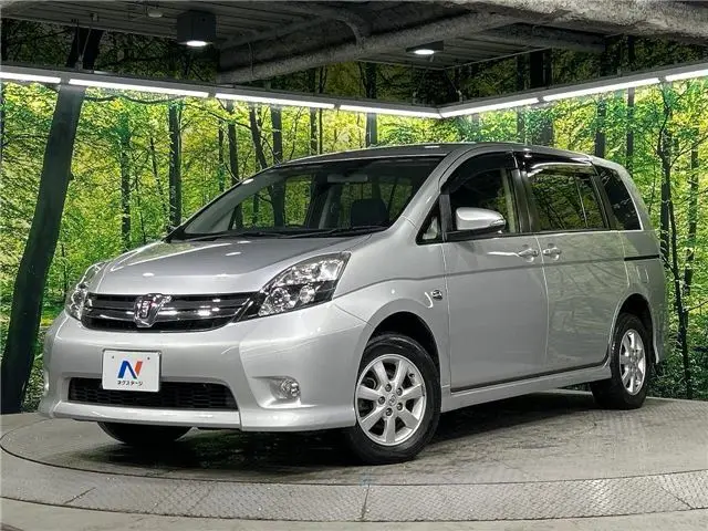2015 Toyota Isis Platana - photo 1 2015 Toyota Isis Platana Silver Van for sale, Japanese used car export | GULJI TRADERS