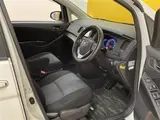 2016 Toyota Isis Platana V Selection Pearl Van for sale, Japanese used car export - photo 16 of 24 | GULJI TRADERS