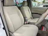 2016 Toyota Isis G Genuine Navigation/TV Smart Key Xenon Headlights Pearl Van for sale, Japanese used car export - photo 20 of 24 | GULJI TRADERS