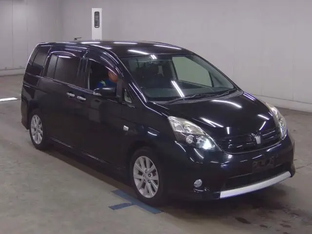 2016 Toyota Isis Platana V Selection Noir - photo 1 2016 Toyota Isis Platana V Selection Noir Black Van for sale, Japanese used car export - photo 1 of 6 | GULJI TRADERS