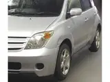 2004 Toyota Ist FL Edition HID Selection Silver Sedan for sale, Japanese used car export - photo 4 of 8 | GULJI TRADERS