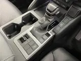 2025 Toyota Land Cruiser VX 4WD White Jeep for sale, Japanese used car export - photo 17 of 23 | GULJI TRADERS