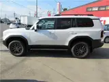 2026 Toyota Land Cruiser VX Pearl Jeep for sale, Japanese used car export - photo 6 of 19 | GULJI TRADERS