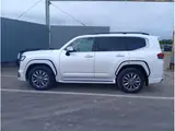 2026 Toyota Land Cruiser Rear entertainment system / Cool box / Modellista / ZX Pearl Jeep for sale, Japanese used car export - photo 7 of 32 | GULJI TRADERS