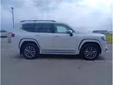 2026 Toyota Land Cruiser Rear entertainment system / Cool box / Modellista / ZX Pearl Jeep for sale, Japanese used car export - photo 8 of 32 | GULJI TRADERS