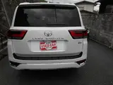 2026 Toyota Land Cruiser 3.3 ZX 5 people Pearl Jeep for sale, Japanese used car export - photo 5 of 21 | GULJI TRADERS
