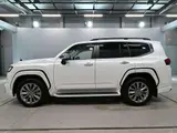 2026 Toyota Land Cruiser ZX 4WD Pearl Jeep for sale, Japanese used car export - photo 4 of 12 | GULJI TRADERS