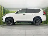 2023 Toyota Land Cruiser Prado TX L Package Matte Black Edition Pearl Jeep for sale, Japanese used car export - photo 21 of 30 | GULJI TRADERS