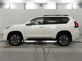 2023 Toyota Land Cruiser Prado TX L Package 4WD Pearl Jeep for sale, Japanese used car export - photo 4 of 12 | GULJI TRADERS