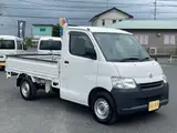 2015 Toyota Liteace Truck DX 4WD 5-speed MT White Truck for sale, Japanese used car export - photo 3 of 9 | GULJI TRADERS