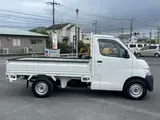 2015 Toyota Liteace Truck DX 4WD 5-speed MT White Truck for sale, Japanese used car export - photo 4 of 9 | GULJI TRADERS