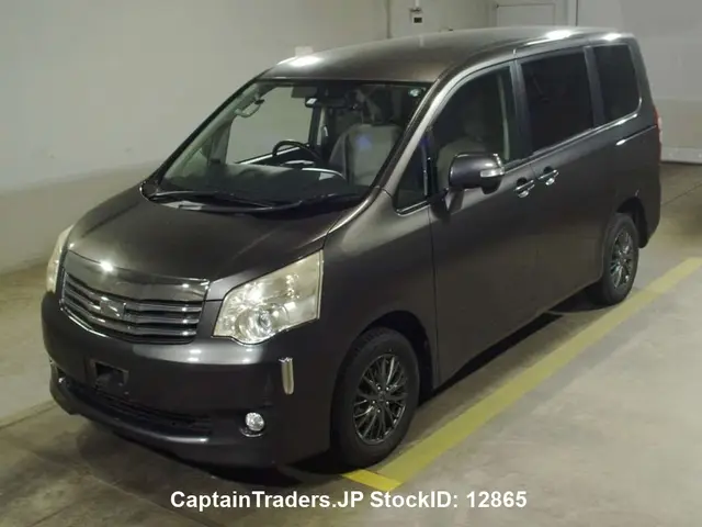2010 Toyota Noah - photo 1 2010 Toyota Noah GRAY Van for sale, Japanese used car export | GULJI TRADERS