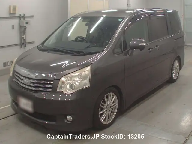 2013 Toyota Noah - photo 1 2013 Toyota Noah GRAY Van for sale, Japanese used car export | GULJI TRADERS