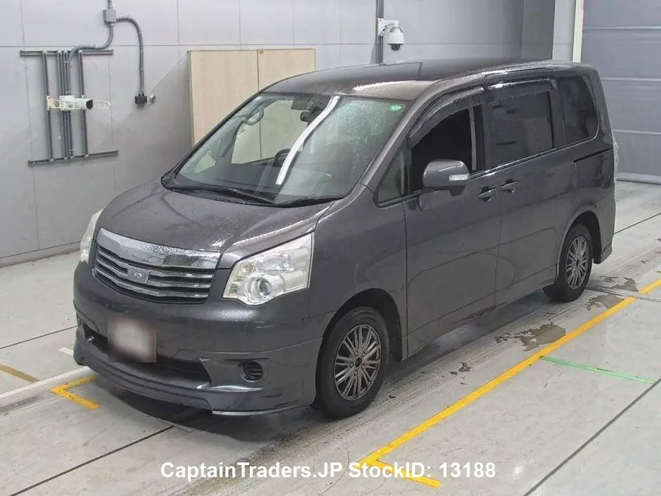 2013 Toyota Noah - photo 1 2013 Toyota Noah GRAY Van for sale, Japanese used car export - photo 1 of 14 | GULJI TRADERS