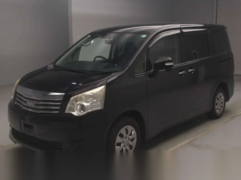 2013 Toyota Noah Push Start X G Package - photo 1 2013 Toyota Noah Push Start X G Package Black Van for sale, Japanese used car export - photo 1 of 9 | GULJI TRADERS