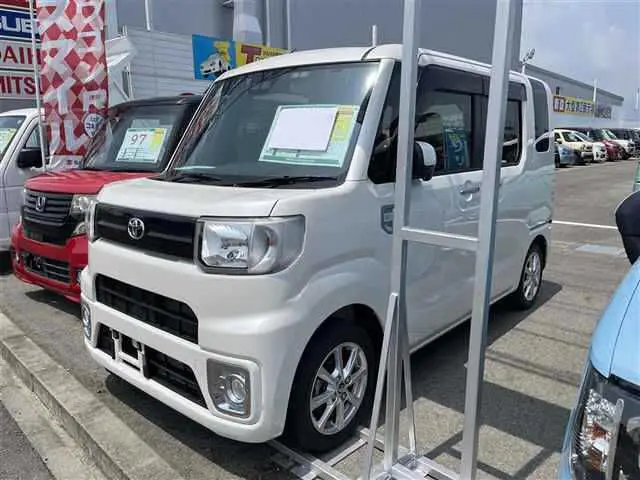 2018 Toyota Pixis Mega L SA III - photo 1 2018 Toyota Pixis Mega L SA III Pearl Van for sale, Japanese used car export - photo 1 of 9 | GULJI TRADERS