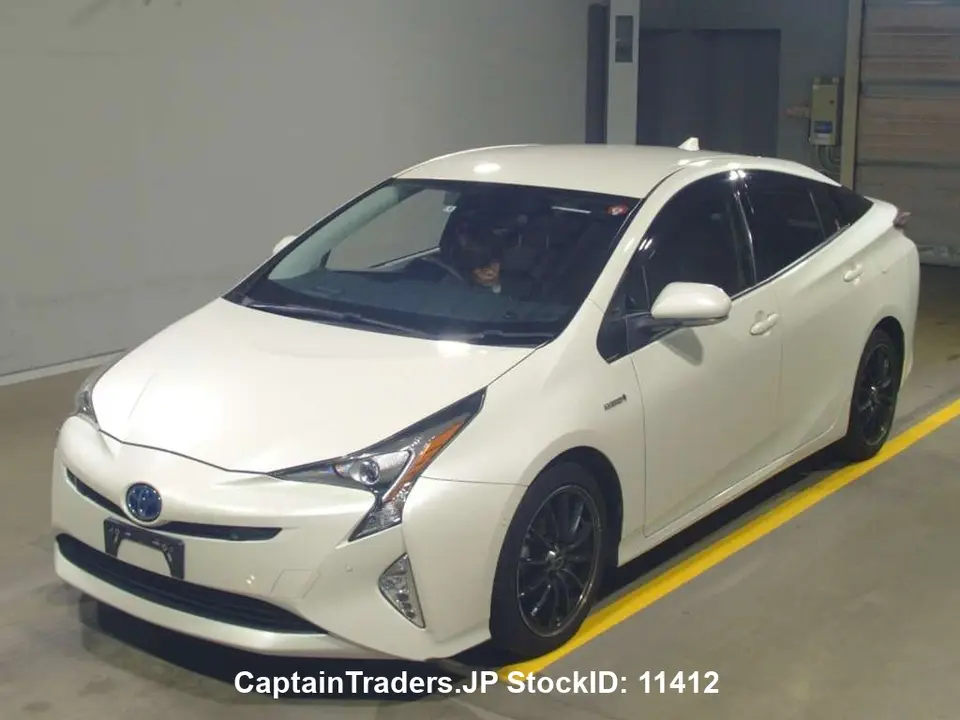 2017 Toyota Prius Hybyrid Pearl Sedan for sale, Japanese used car export | GULJI TRADERS