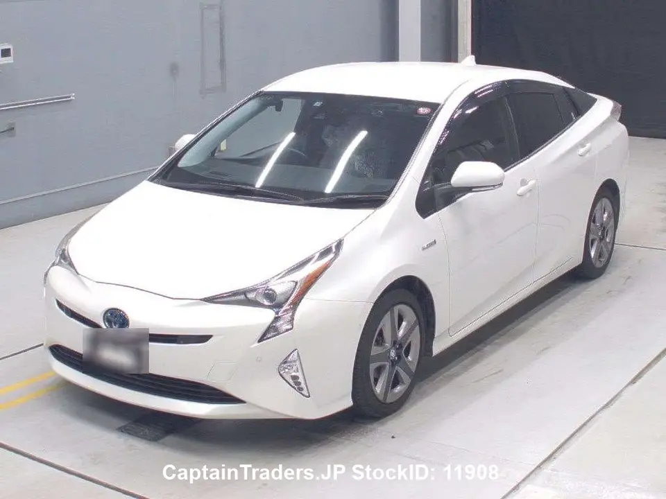 2017 Toyota Prius Hybyrid Silver Sedan for sale, Japanese used car export | GULJI TRADERS