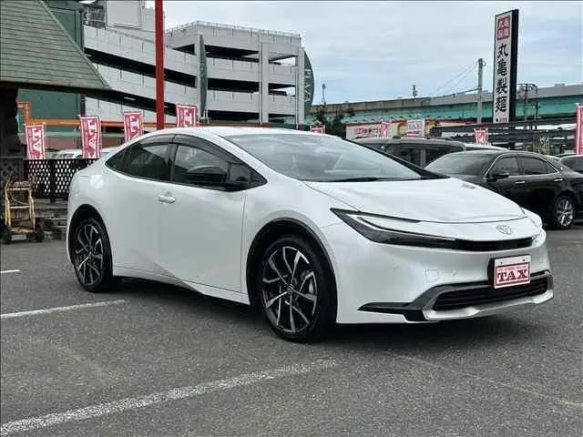 2025 Toyota Prius Phv Z Pearl Sedan for sale, Japanese used car export | GULJI TRADERS