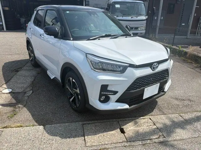 2026 Toyota Raize Hybrid Z - photo 1 2026 Toyota Raize Hybrid Z Pearl SUV for sale, Japanese used car export - photo 1 of 14 | GULJI TRADERS