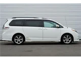 2011 Toyota Sienna 3.5 SE White Van for sale, Japanese used car export - photo 5 of 32 | GULJI TRADERS