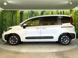 2026 Toyota Sienta Hybrid Z Pearl Van for sale, Japanese used car export - photo 12 of 29 | GULJI TRADERS
