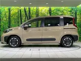 2026 Toyota Sienta Hybrid Z Gold Van for sale, Japanese used car export - photo 22 of 30 | GULJI TRADERS
