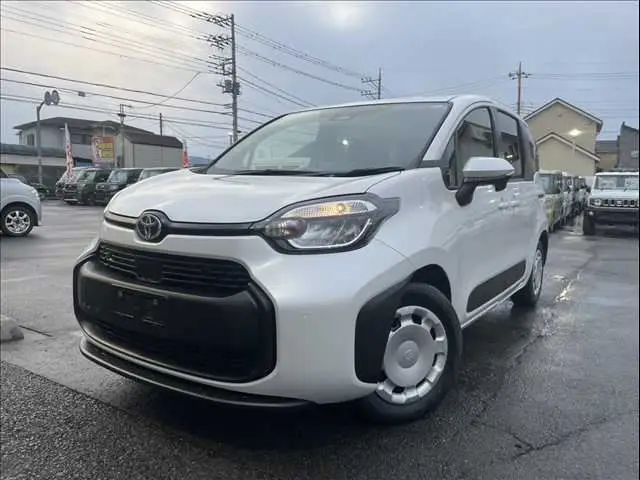 2026 Toyota Sienta X 7-seater - photo 1 2026 Toyota Sienta X 7-seater Pearl Van for sale, Japanese used car export - photo 1 of 50 | GULJI TRADERS