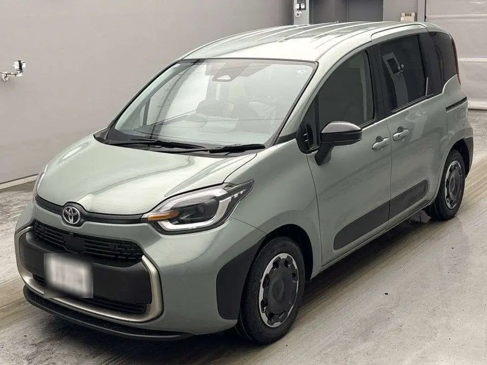 2026 Toyota Sienta Hybrid Z - photo 1 2026 Toyota Sienta Hybrid Z Green Van for sale, Japanese used car export - photo 1 of 2 | GULJI TRADERS