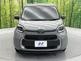 2026 Toyota Sienta Hybrid Z Green Van for sale, Japanese used car export - photo 4 of 24 | GULJI TRADERS