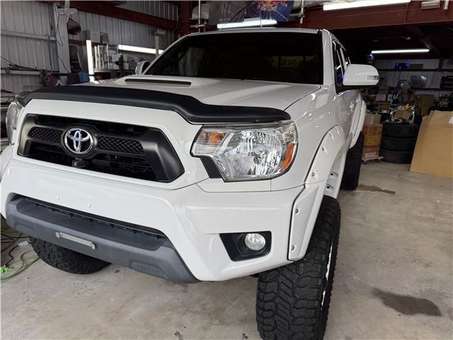 2014 Toyota Tacoma Sport White Truck for sale, Japanese used car export - photo 1 of 17 | GULJI TRADERS