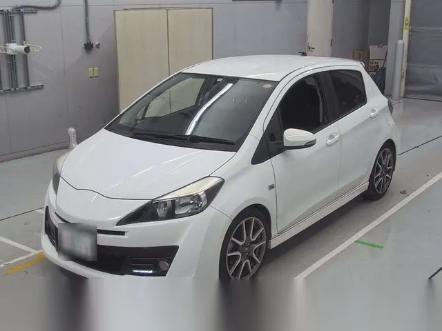 2014 Toyota Vitz White Sedan for sale, Japanese used car export | GULJI TRADERS