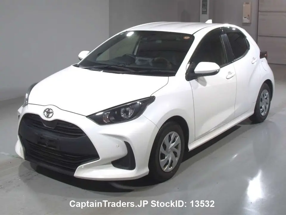 2021 Toyota Yaris White Sedan for sale, Japanese used car export | GULJI TRADERS