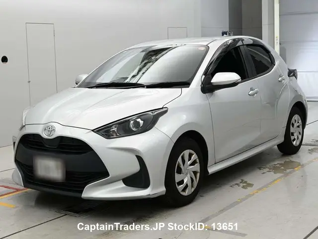 2021 Toyota Yaris Silver Sedan for sale, Japanese used car export | GULJI TRADERS