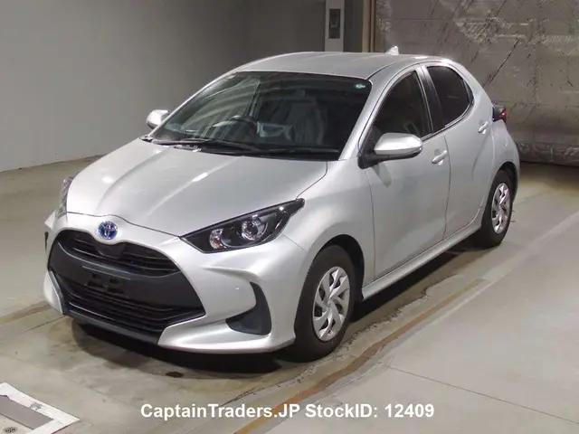 2021 Toyota Yaris - photo 1 2021 Toyota Yaris Silver Sedan for sale, Japanese used car export | GULJI TRADERS